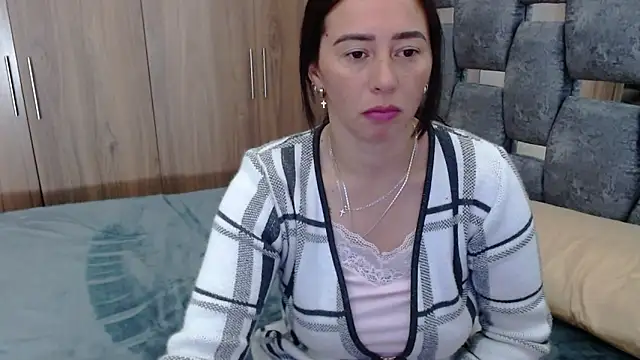 Snapshot of sara_hott_1 chatting on 03.07.25 sara hott 1 online show from 03.07.25