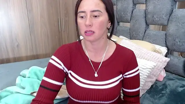 Snapshot of sara_hott_1 chatting on 03.08.25 sara hott 1 online show from 03.08.25