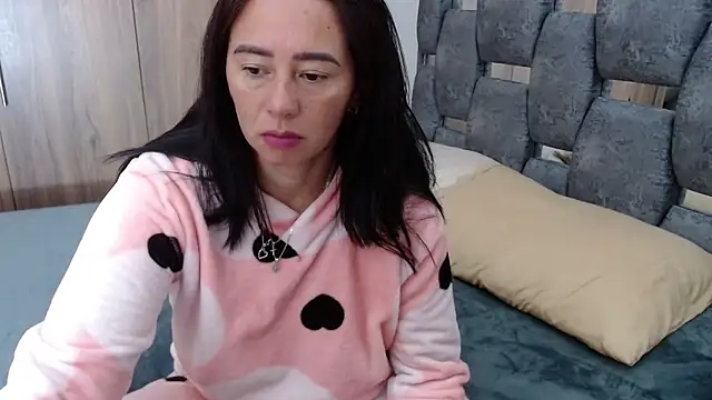Snapshot of sara_hott_1 chatting on 03.14.25 sara hott 1 online show from 03.14.25
