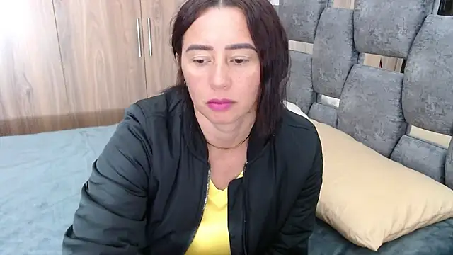 Snapshot of sara_hott_1 chatting on 03.20.25 sara hott 1 online show from 03.20.25