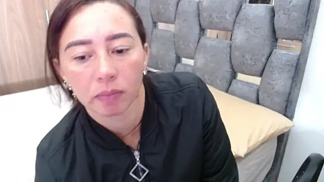 Snapshot of sara_hott_1 chatting on 03.21.25 sara hott 1 online show from 03.21.25