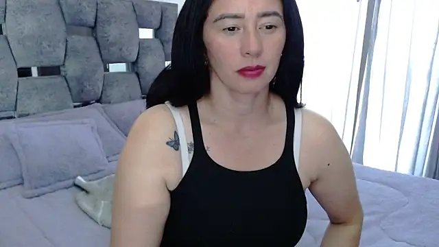 Snapshot of sara_hott_1 chatting on 09.10.25 sara hott 1 online show from 09.10.25
