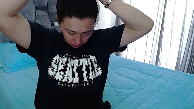 Snapshot of sara_hott_1 chatting on 09.17.25 sara hott 1 online show from 09.17.25