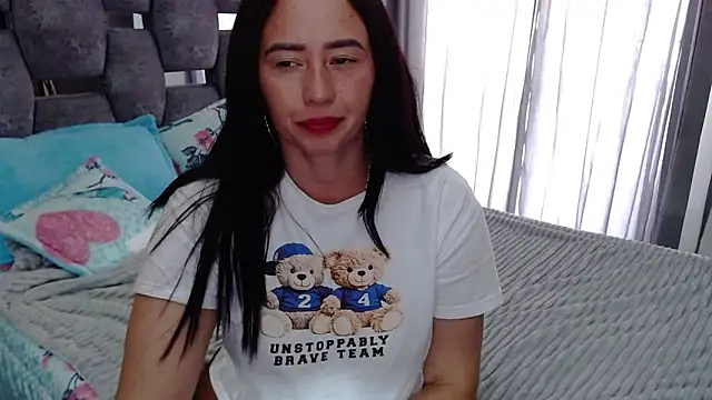 Snapshot of sara_hott_1 chatting on 09.23.25 sara hott 1 online show from 09.23.25