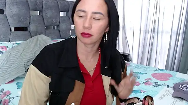 Snapshot of sara_hott_1 chatting on 09.26.25 sara hott 1 online show from 09.26.25