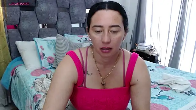 Snapshot of sara_hott_1 chatting on 10.07.25 sara hott 1 online show from 10.07.25