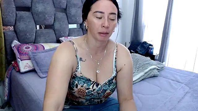 sara hott 1 online show from 10.25.25