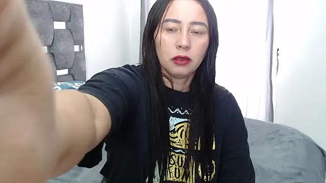 Snapshot of sara_hott_1 chatting on 05.13.26 sara hott 1 online show from 05.13.26