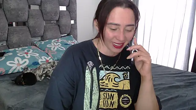 Snapshot of sara_hott_1 chatting on 05.14.26 sara hott 1 online show from 05.14.26