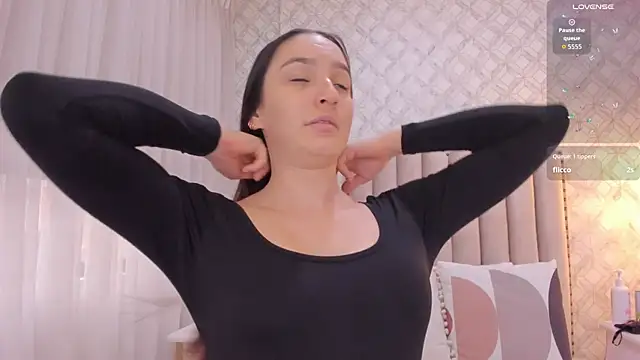 Pia Johnson  online show from 12.05.25