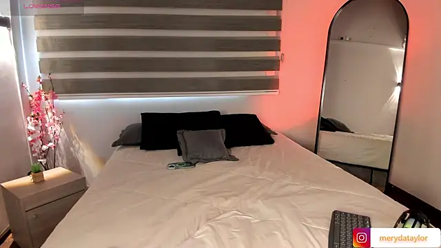 MERIDA TAYLOR online show from 11.03.25