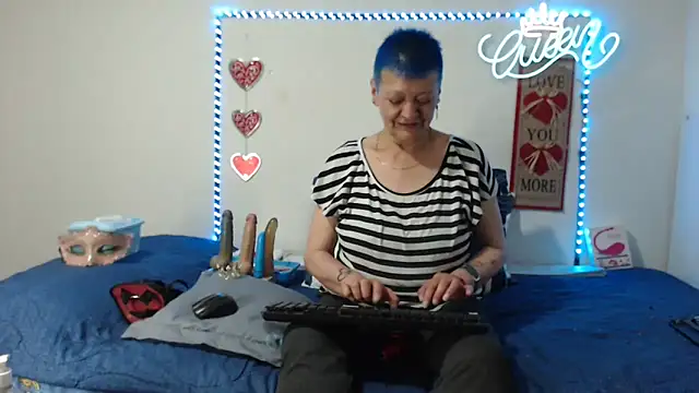 loquitaqueen011 online show from 09.08.25