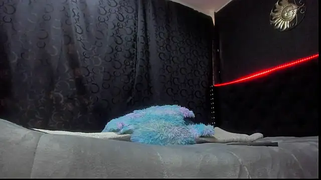 Snapshot of amareto_queen chatting on 12.16.24 amareto queen online show from 12.16.24