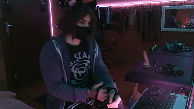 Snapshot of Ginny-the-bdsm-nympho chatting on 11.27.25 Ginny-the-bdsm-nympho online show from 11.27.25