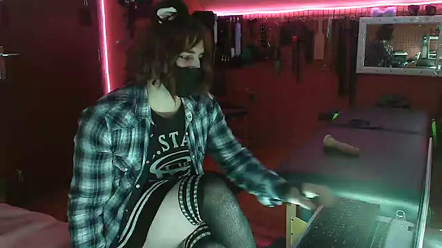 Snapshot of Ginny-the-bdsm-nympho chatting on 01.18.26 Ginny-the-bdsm-nympho online show from 01.18.26