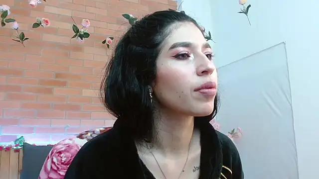 Snapshot of adriscute chatting on 06.21.26 adriscute online show from 06.21.26