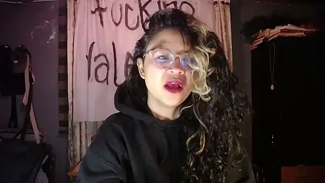 Snapshot of Hathorlove chatting on 02.18.26 Hathorlove online show from 02.18.26