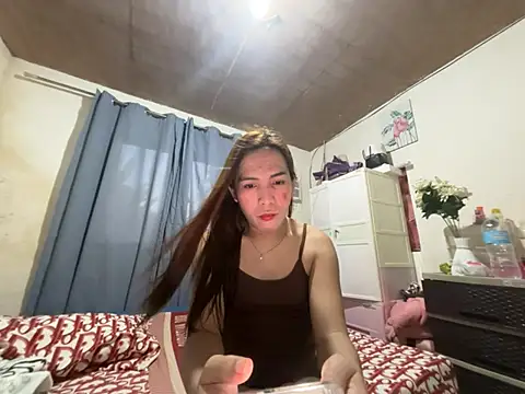 Snapshot of Msyensmith chatting on 05.21.26 Msyensmith online show from 05.21.26