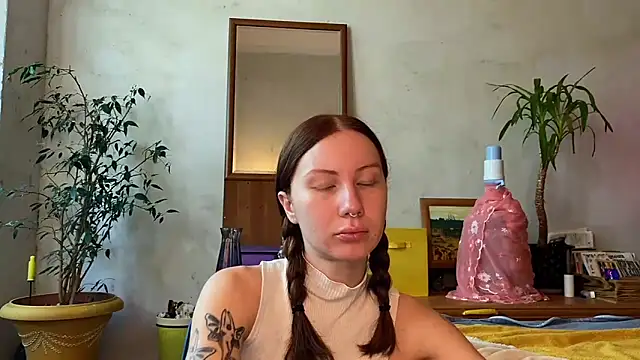 Snapshot of elfess chatting on 09.09.25 elfess online show from 09.09.25