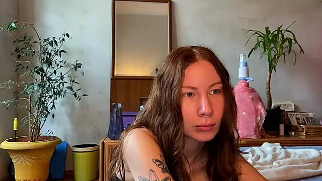 Snapshot of elfess chatting on 09.15.25 elfess online show from 09.15.25