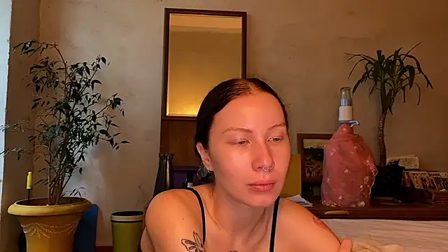 Snapshot of elfess chatting on 09.17.25 elfess online show from 09.17.25