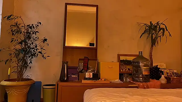 Snapshot of elfess chatting on 09.21.25 elfess online show from 09.21.25