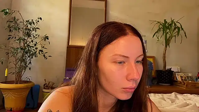 Snapshot of elfess chatting on 10.09.25 elfess online show from 10.09.25