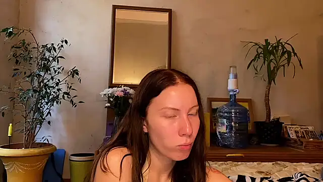 Snapshot of elfess chatting on 10.11.25 elfess online show from 10.11.25