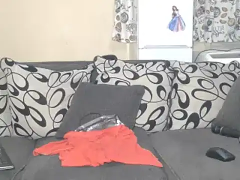 Snapshot of DollyPerryXX chatting on 12.30.24 DollyPerryXX online show from 12.30.24