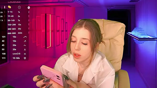 PenellopaRaw online show from 01.21.25