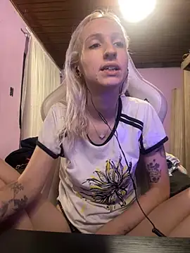 Snapshot of bunnydark00 chatting on 10.25.25 bunnydark00 online show from 10.25.25