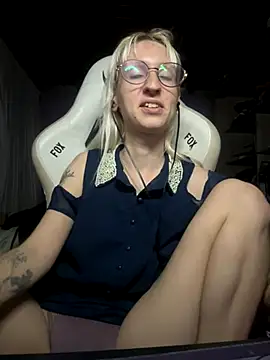 Snapshot of bunnydark00 chatting on 11.22.25 bunnydark00 online show from 11.22.25