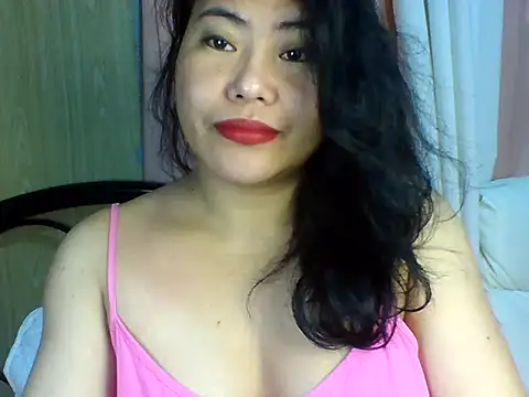 Snapshot of SexiestAries chatting on 11.11.25 SexiestAries online show from 11.11.25