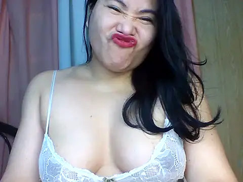 Snapshot of SexiestAries chatting on 12.05.25 SexiestAries online show from 12.05.25