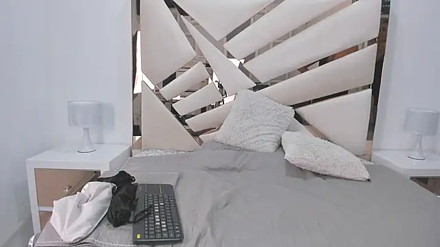 Snapshot of Naughty__Mom chatting on 02.01.25 Naughty Mom online show from 02.01.25