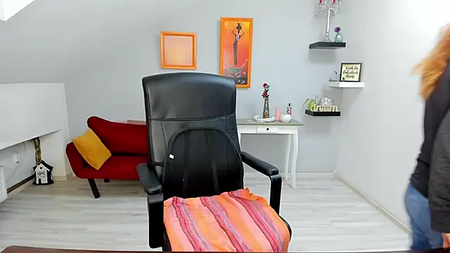 LollaGirl online show from 01.14.26