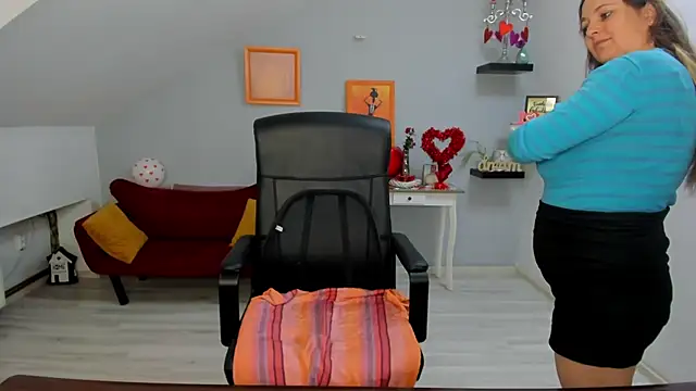 LollaGirl online show from 02.11.26