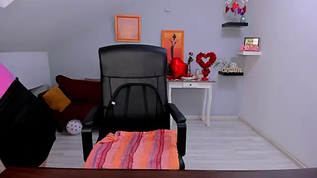 LollaGirl online show from 02.17.26