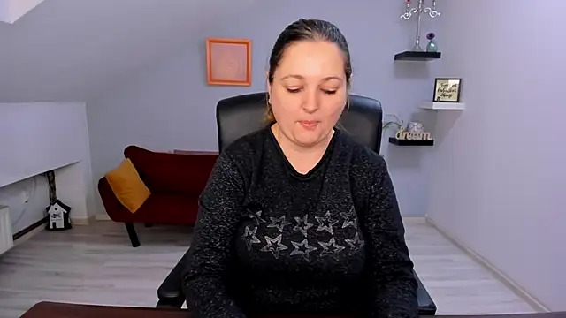 LollaGirl online show from 02.24.26