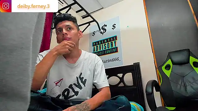 Snapshot of davidlatin66 chatting on 03.02.25 davidlatin66 online show from 03.02.25