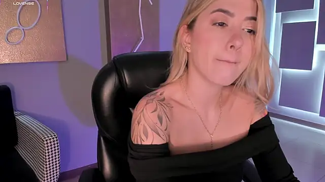 EveBensonX online show from 11.10.25