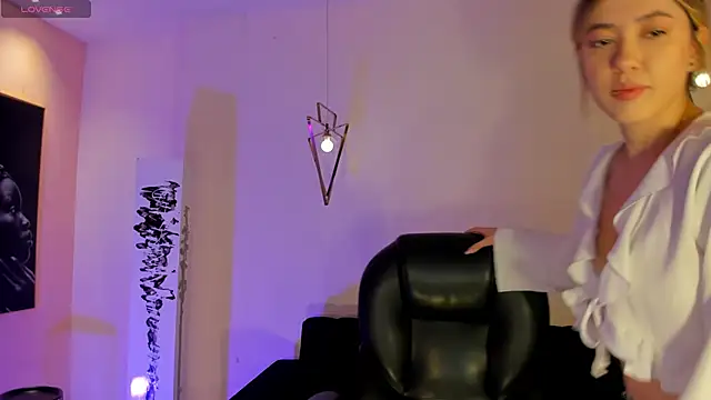 EveBensonX online show from 01.12.26