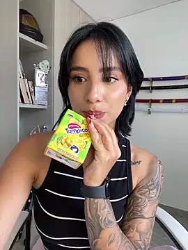 Snapshot of Ale_Lewis chatting on 12.24.24 Ale Lewis online show from 12.24.24