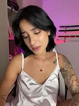 Snapshot of Ale_Lewis chatting on 12.27.24 Ale Lewis online show from 12.27.24