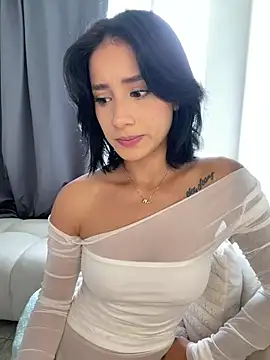 Snapshot of Ale_Lewis chatting on 02.10.25 Ale Lewis online show from 02.10.25