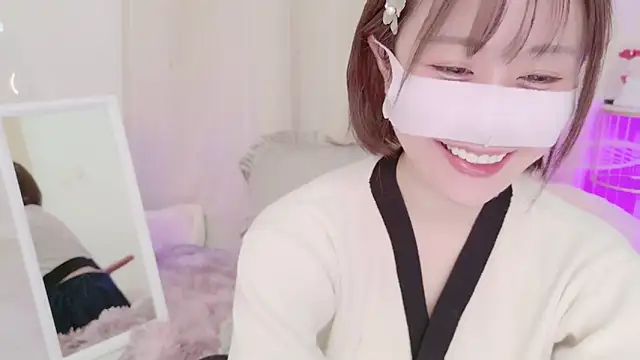 Snapshot of Yuu__k chatting on 01.24.25 Yuu  k online show from 01.24.25