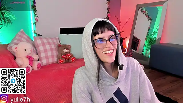 Snapshot of _Jessy_Moon_ chatting on 02.15.26 Jessy Moon online show from 02.15.26