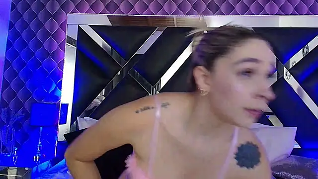 victoriaa lee  online show from 11.15.25