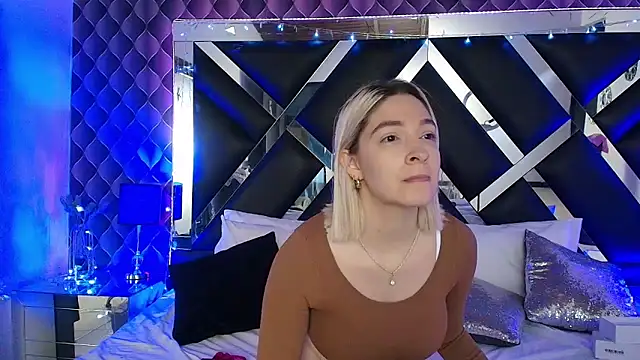 Snapshot of victoriaa_lee_ chatting on 04.17.26 victoriaa lee online show from 04.17.26