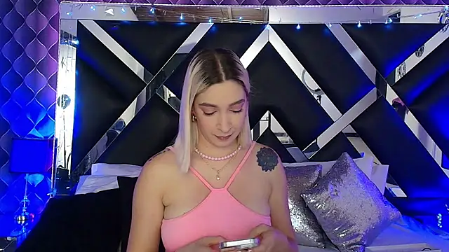 Snapshot of victoriaa_lee_ chatting on 05.15.26 victoriaa lee online show from 05.15.26